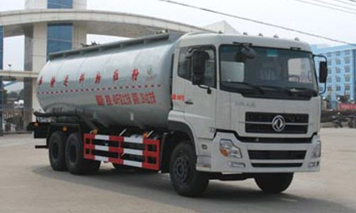 程力威牌CLW5250GFLD4型低密度粉粒物料運(yùn)輸車(chē)